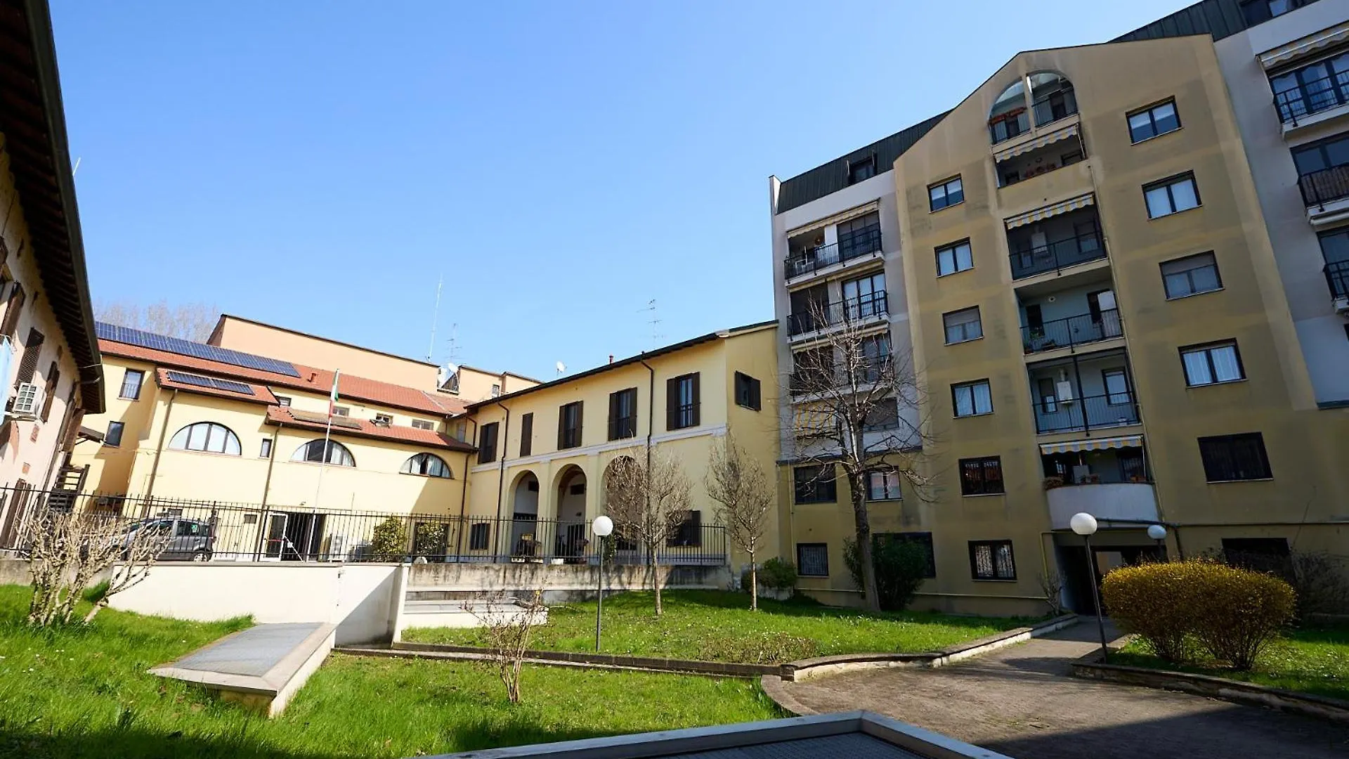 Humanitas House - 20 Minutes From Duomo - Navigli Apartment Milan