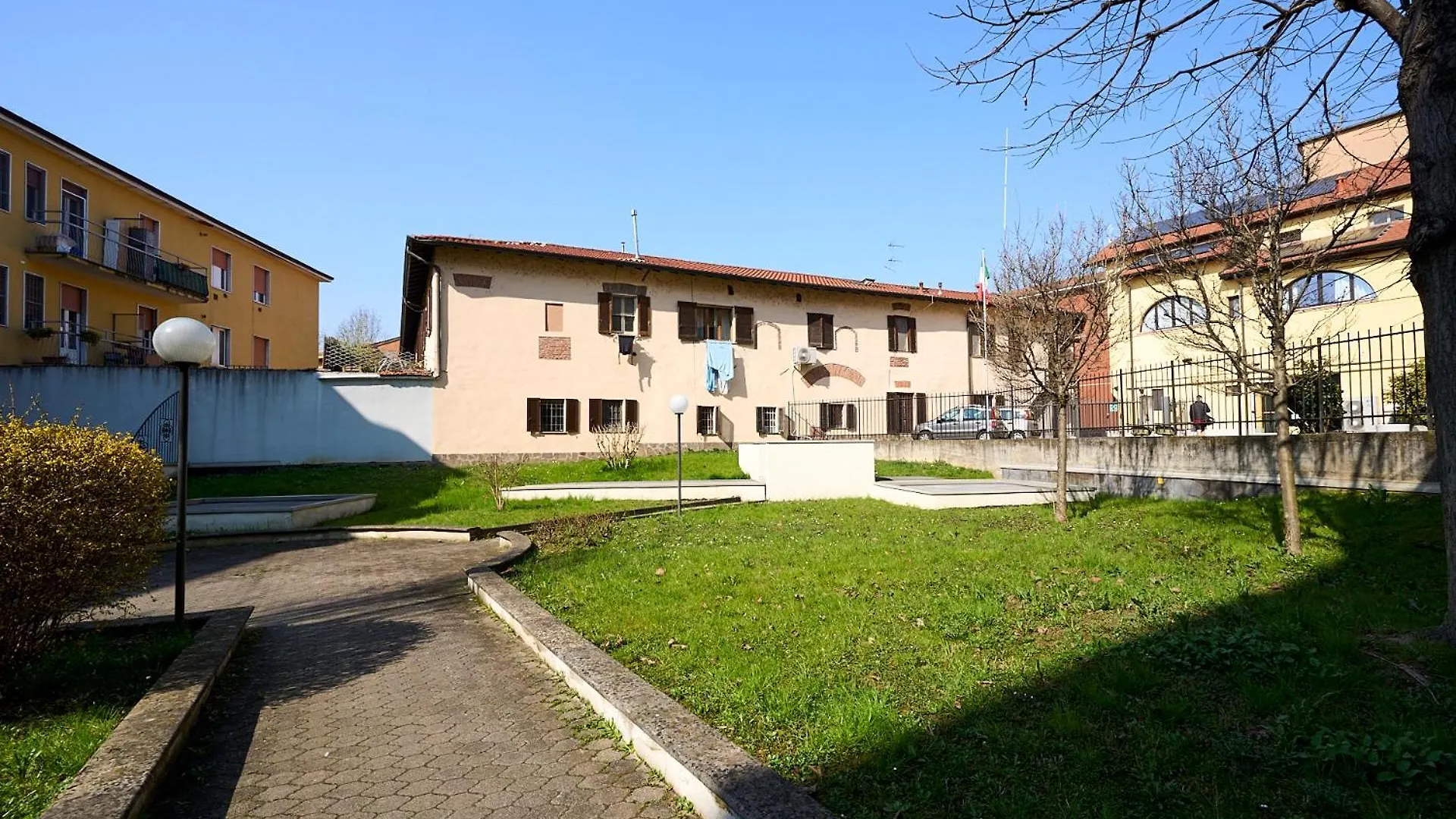 Humanitas House - 20 Minutes From Duomo - Navigli Apartment Milan Italy