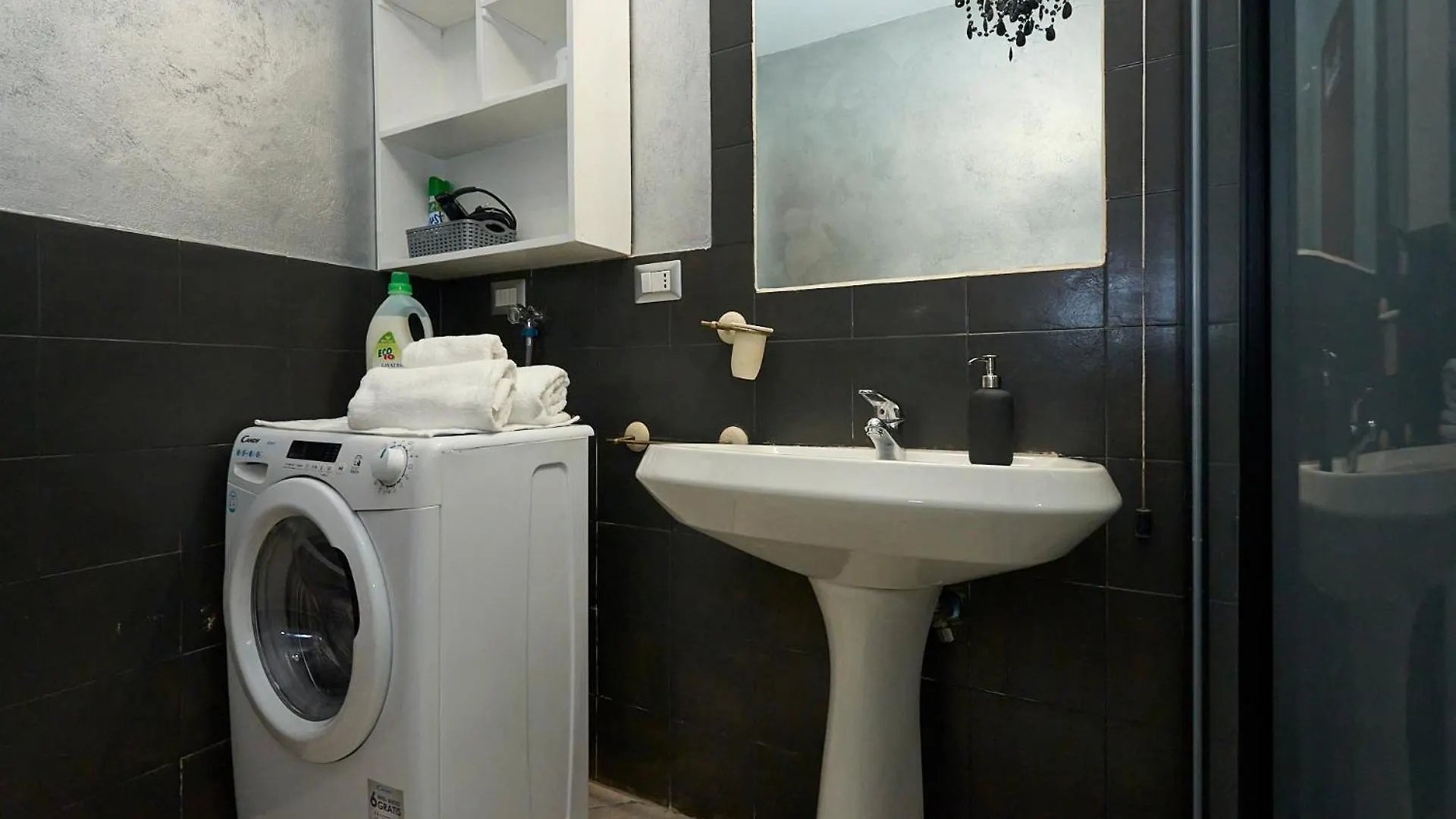 Humanitas House - 20 Minutes From Duomo - Navigli Apartment Milan