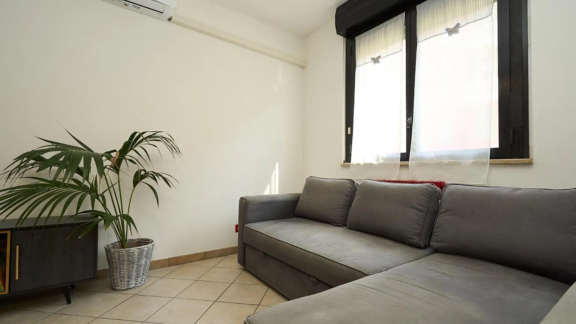 Humanitas House - 20 Minutes From Duomo - Navigli Apartment Milan